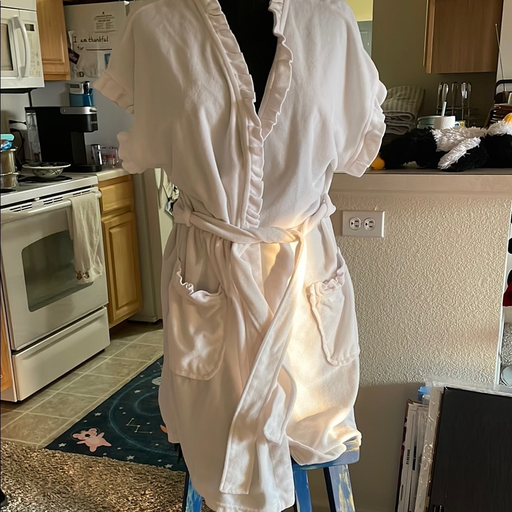 Steve Madden White Ruffle Robe